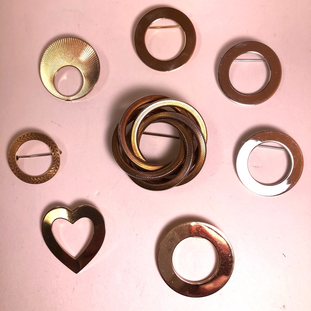 Vintage circle pins brooches and 1 heart pin